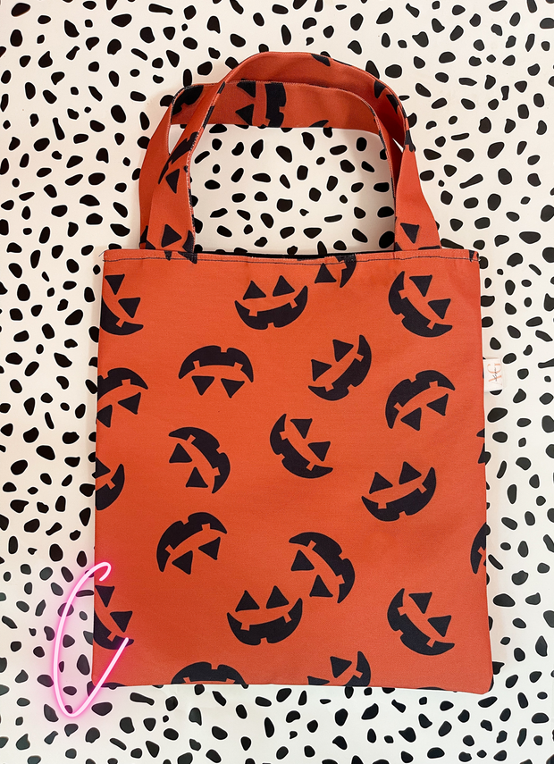 SPOOKY TOTES